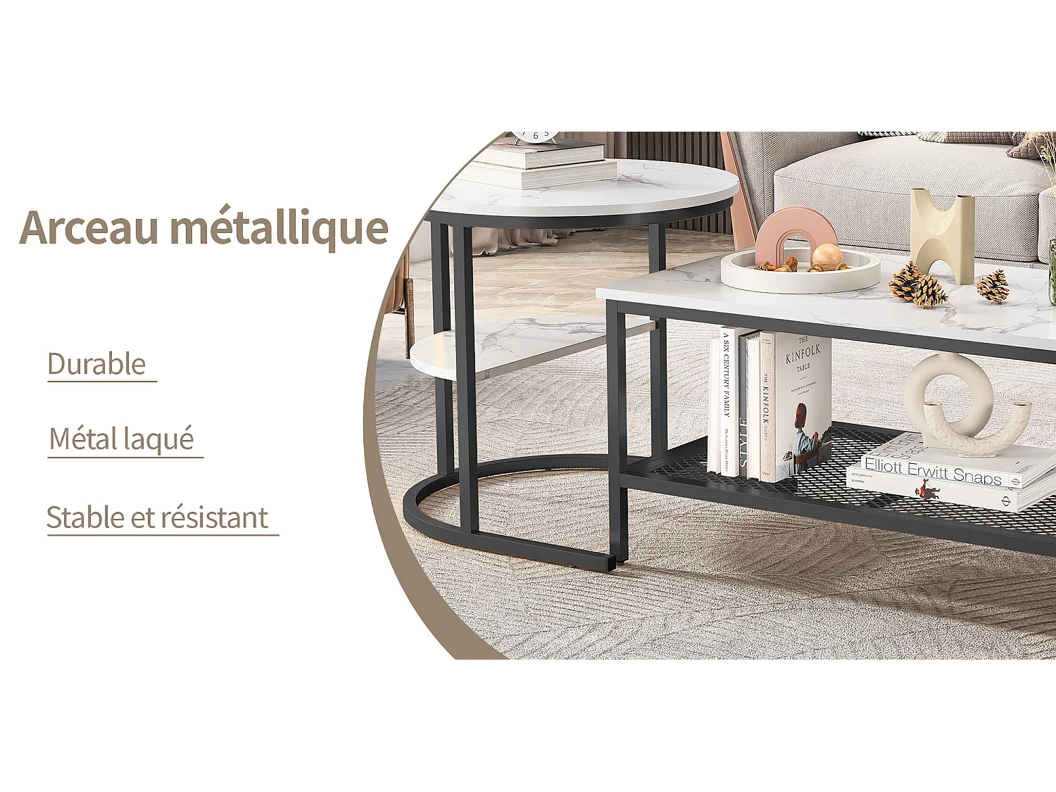 Mesas de centro encaixáveis retangulares e redondas em mármore branco com estrutura de metal preto, design moderno e elegante.