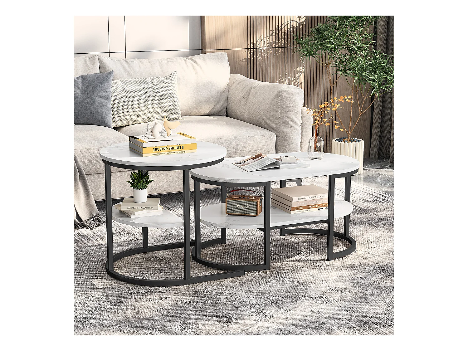 Tavolini da caffè ovali e rotondi impilabili in effetto marmo bianco con struttura nera, che creano un design moderno ed elegante