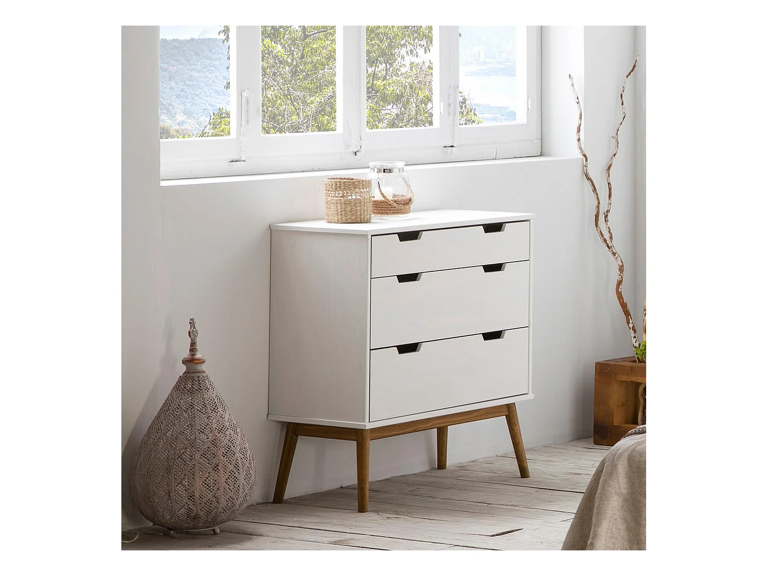 Nachtkastje Baku met 3 laden in de kleur wit, 80 cm breed.