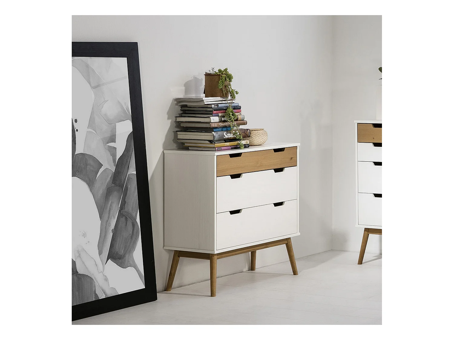 Nachtkastje Baku met 3 laden in wit/was kleur, 80 cm breed.