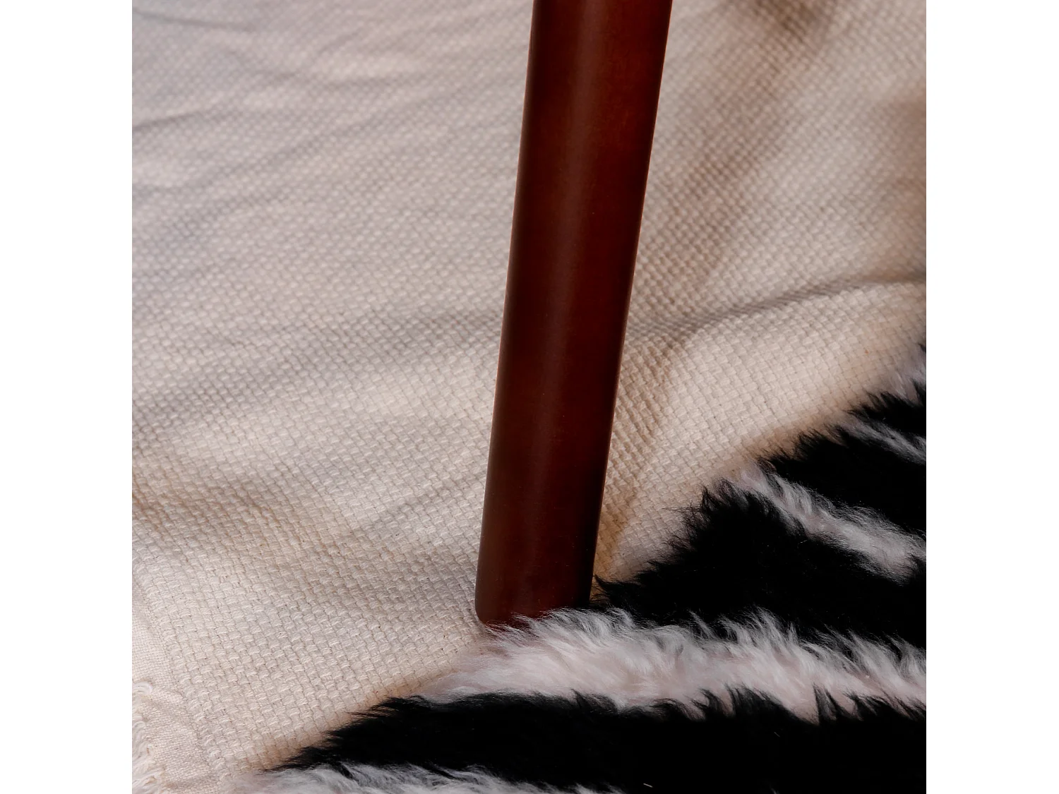 Sillón escandinavo acolchado en terciopelo gris KAS KD VELVET GREY