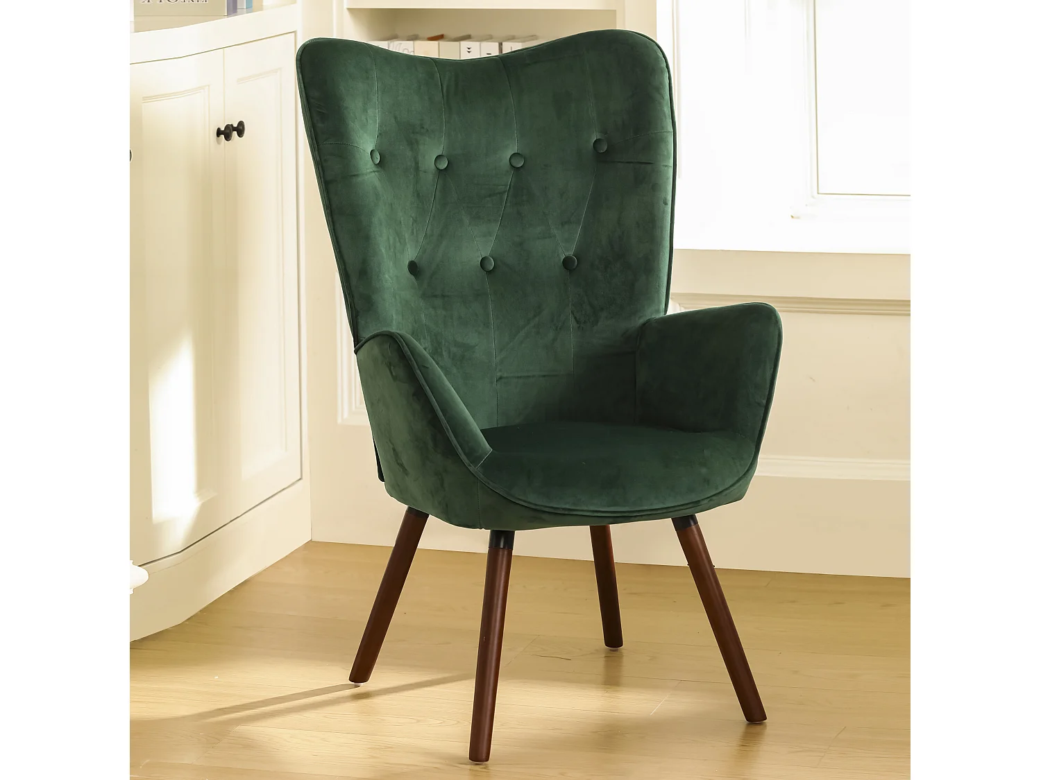 Sillón escandinavo tapizado en terciopelo verde KAS KD VELVET GREEN