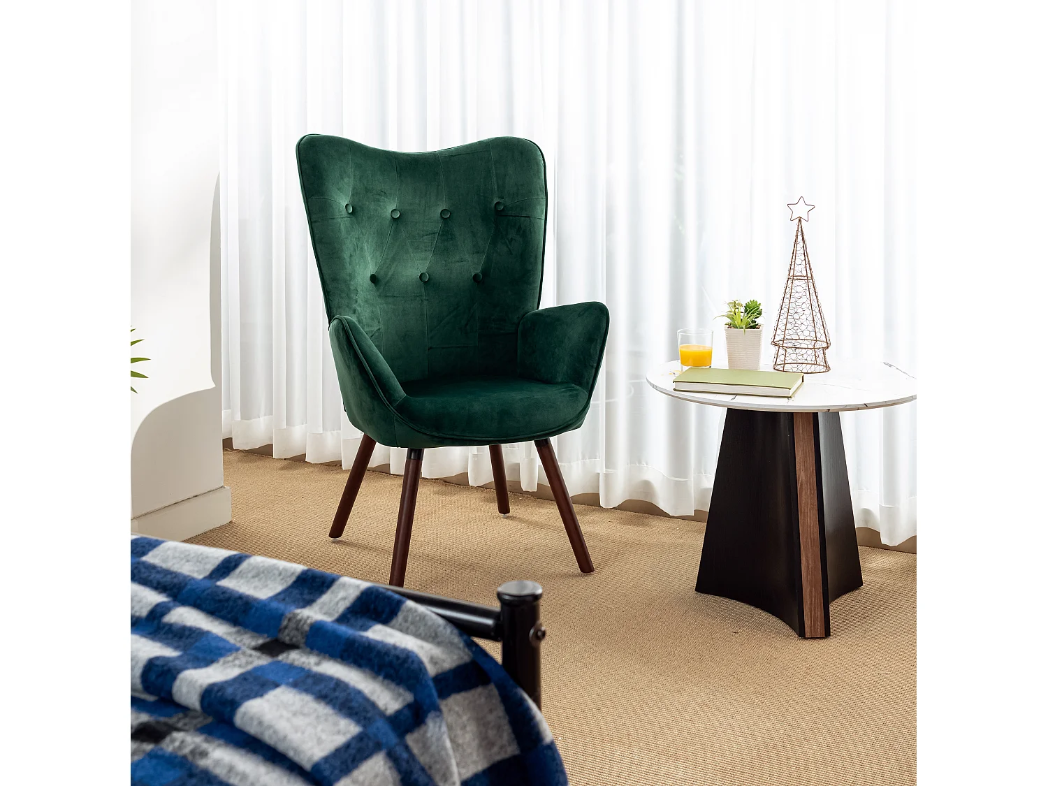 Sillón escandinavo tapizado en terciopelo verde KAS KD VELVET GREEN