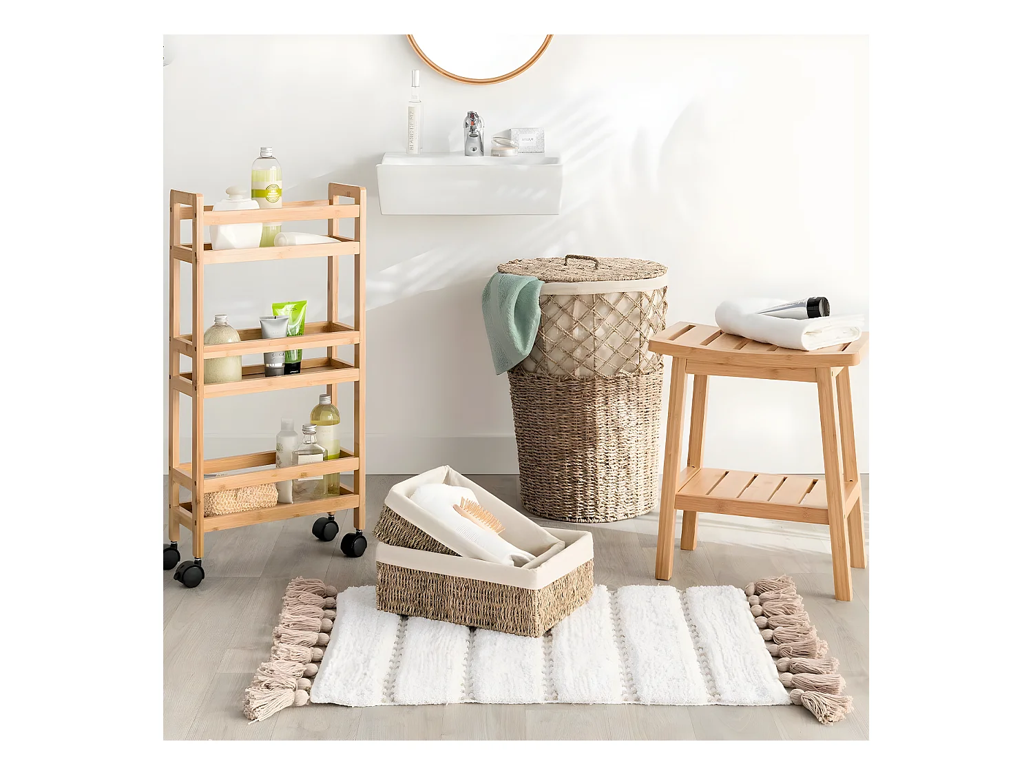 Tapis de Salle de bain Taupe en Coton avec pompons  50 x 75 cm