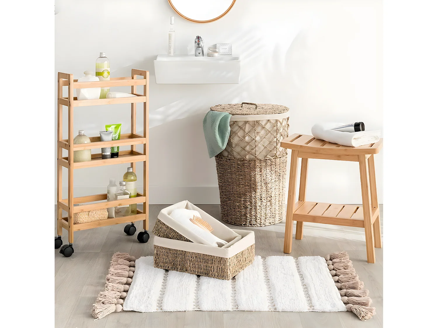 Tapis de Salle de bain Taupe en Coton avec pompons  50 x 75 cm