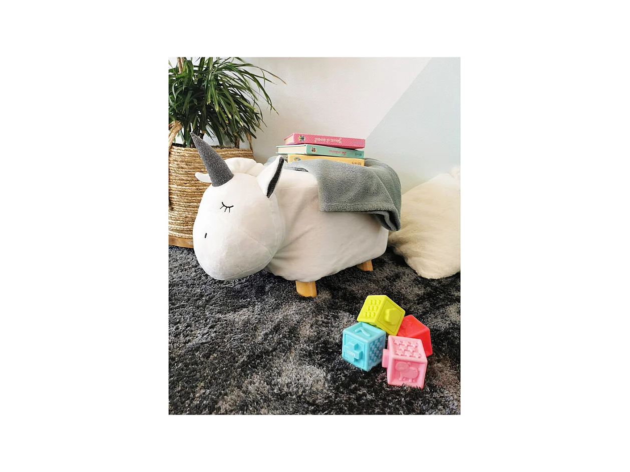 Tabouret pouf licorne blanc poils doux pied bois pour enfant - UNICORN
