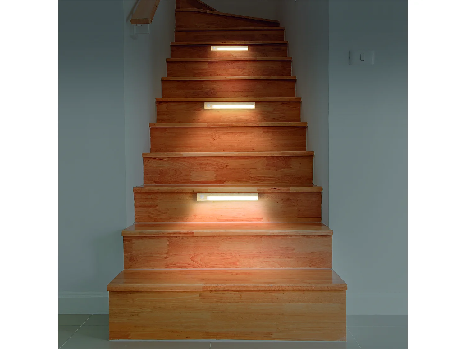 Lampe effet bois détecteur de mouvement à piles M12