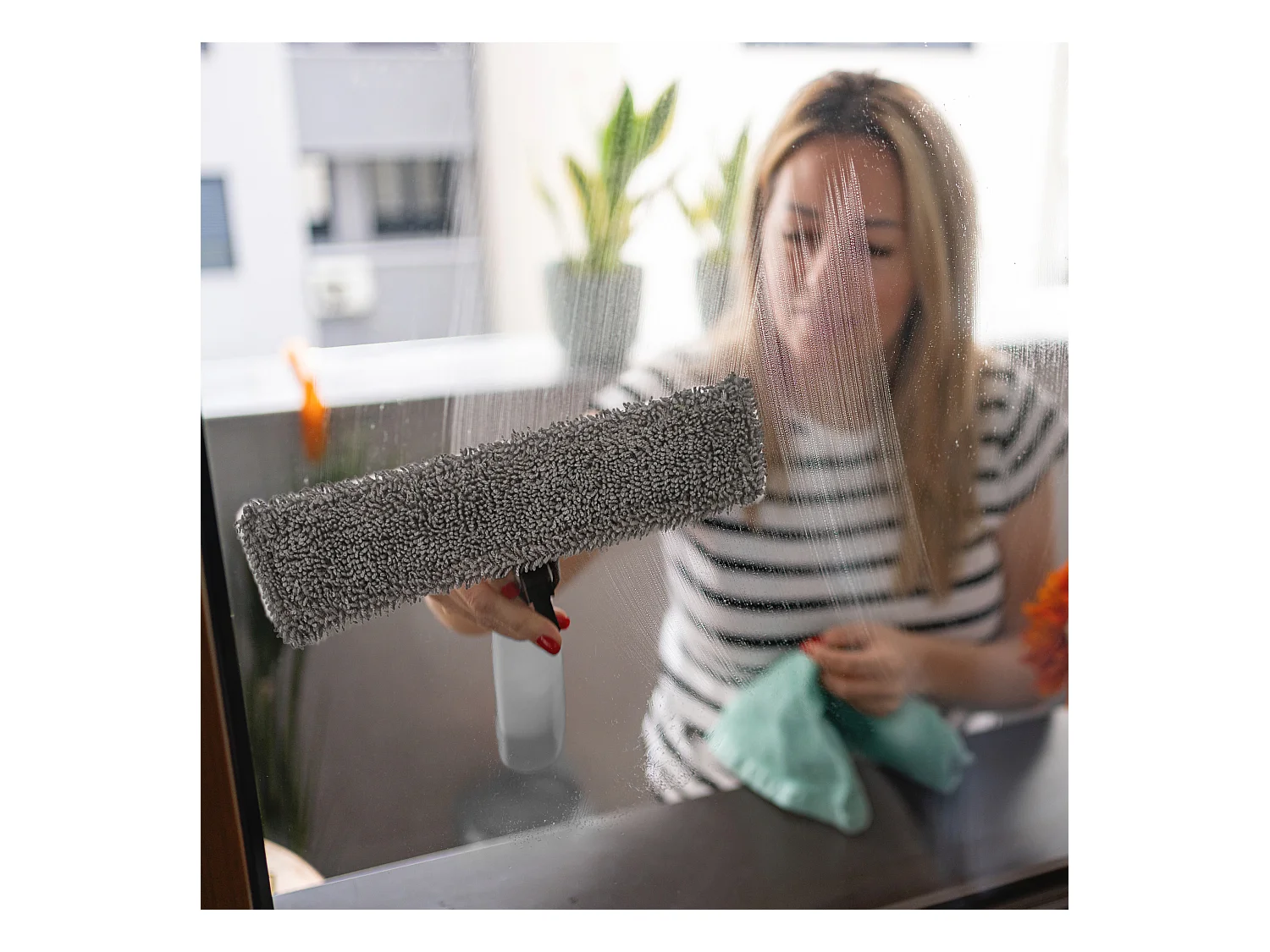 Raclette avec Spray 220ml M24 Gris - Marque Je Cherche Une Idee