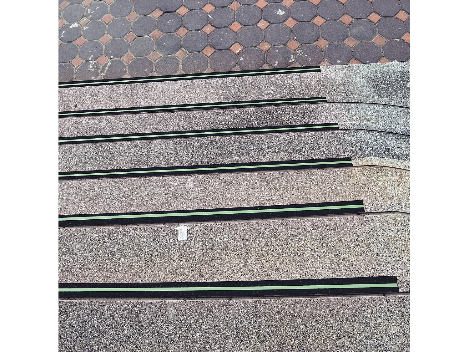 Ruban Lumineux Antidérapant 200cm M24 Phosphorescent Noir