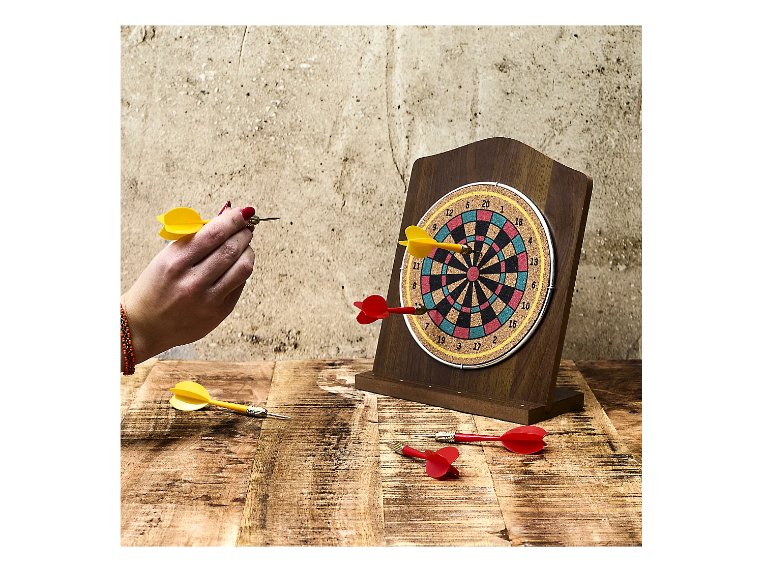 Jeu De Flechette En Bois Marron, Rouge, Noir