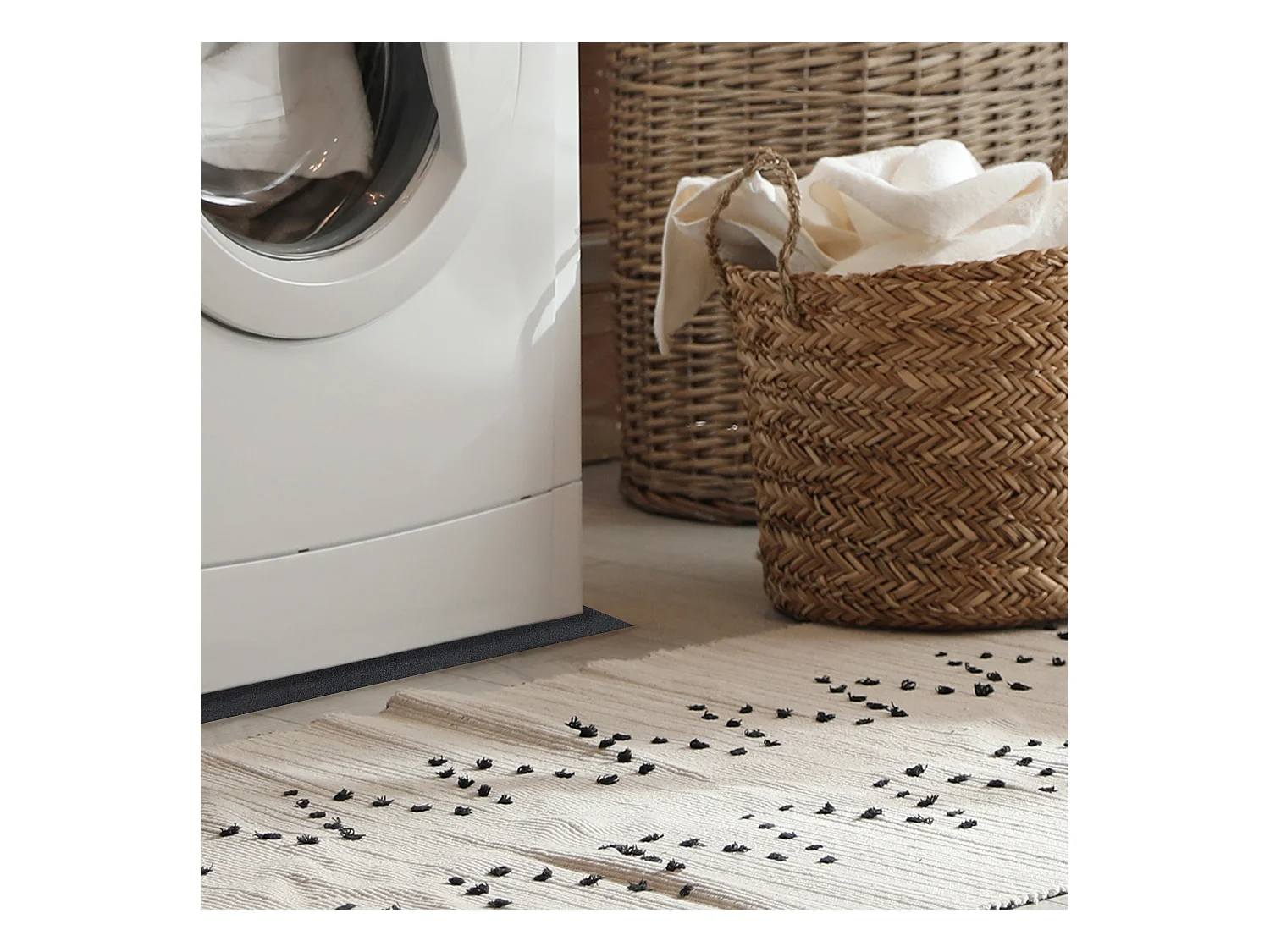 Tapis Anti Vibration 60x60cm M6 Noir Protégez votre sol et réduisez le bruit de votre machine à laver ou sèche-linge avec ce tapis anti vibration !