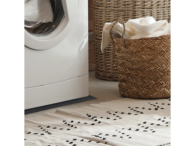 Tapis Anti Vibration 60x60cm M6 Noir Protégez votre sol et réduisez le bruit de votre machine à laver ou sèche-linge avec ce tapis anti vibration !
