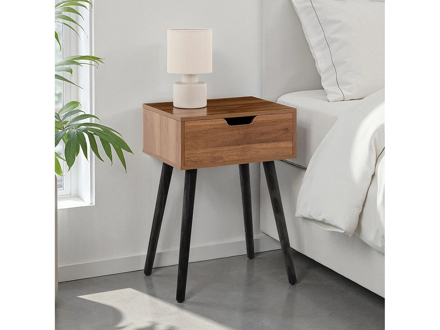 Table de chevet LAYLA H 57 cm avec 1 Tiroir Coloris Noyer Design Moderne, Table de Nuit sur Pieds en Bois