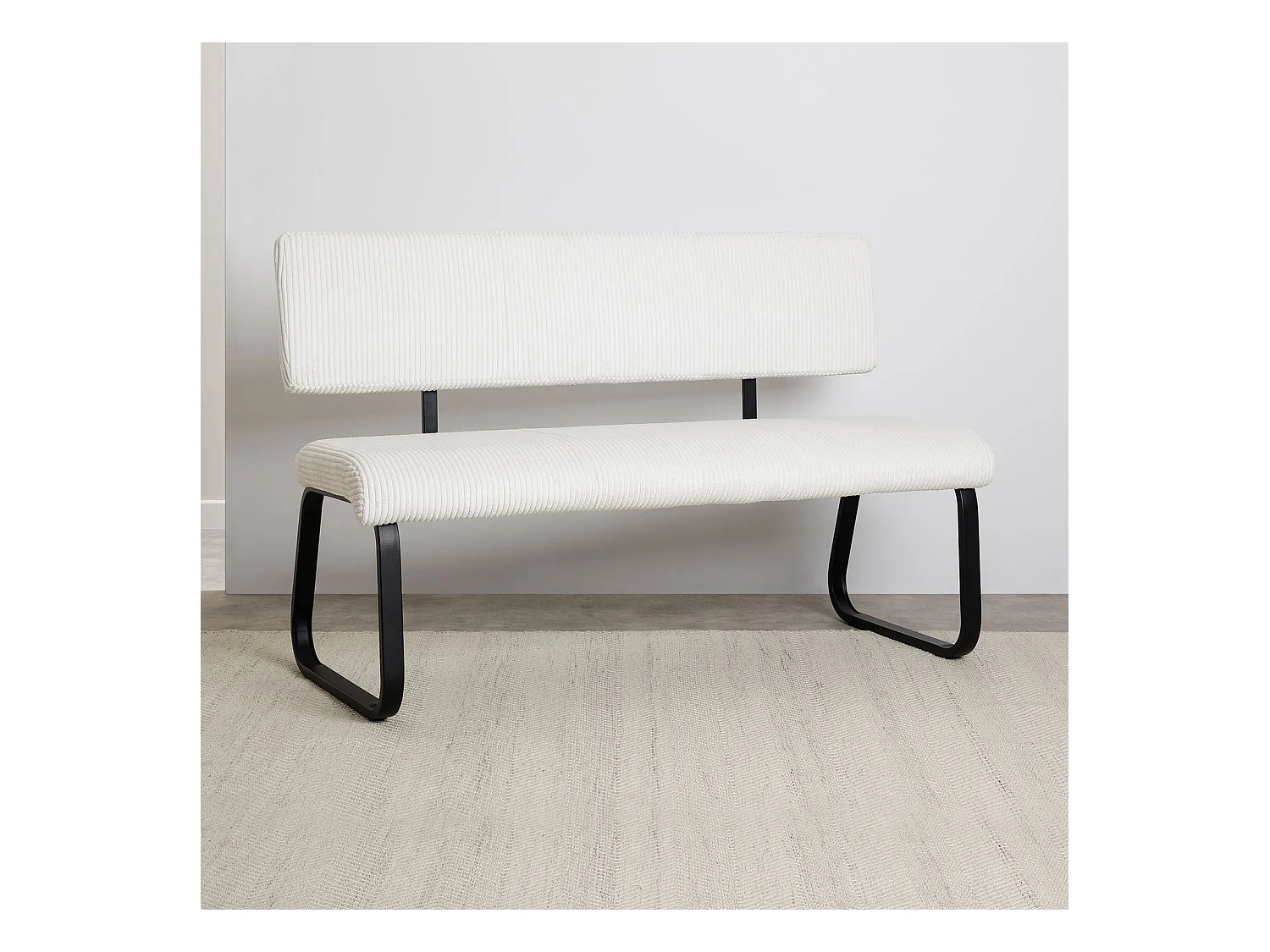 Banc de salle à manger MATESE L 135 cm en velours côtelé blanc avec dossier structure métal, 3 places, assise rembourrée