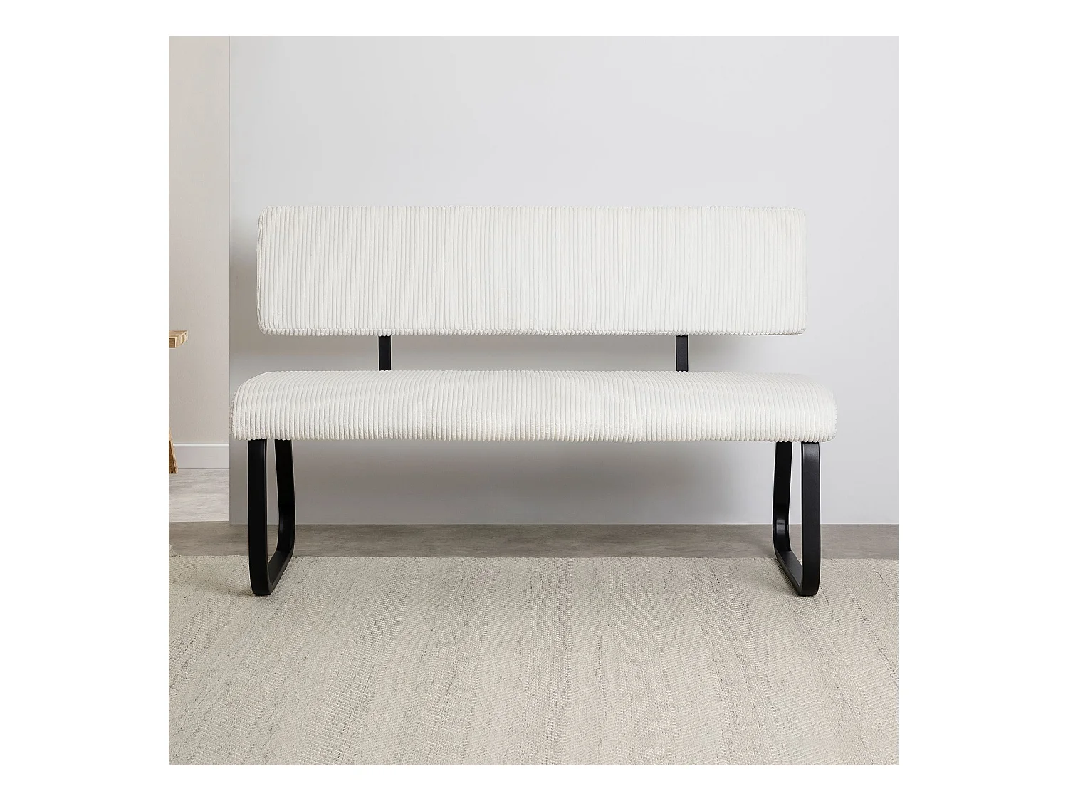 Banc de salle à manger MATESE L 135 cm en velours côtelé blanc avec dossier structure métal, 3 places, assise rembourrée