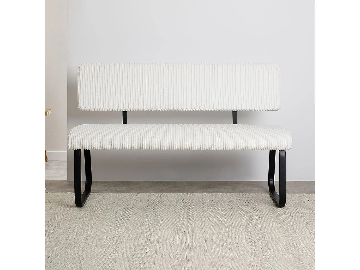 Banc de salle à manger MATESE L 135 cm en velours côtelé blanc avec dossier structure métal, 3 places, assise rembourrée