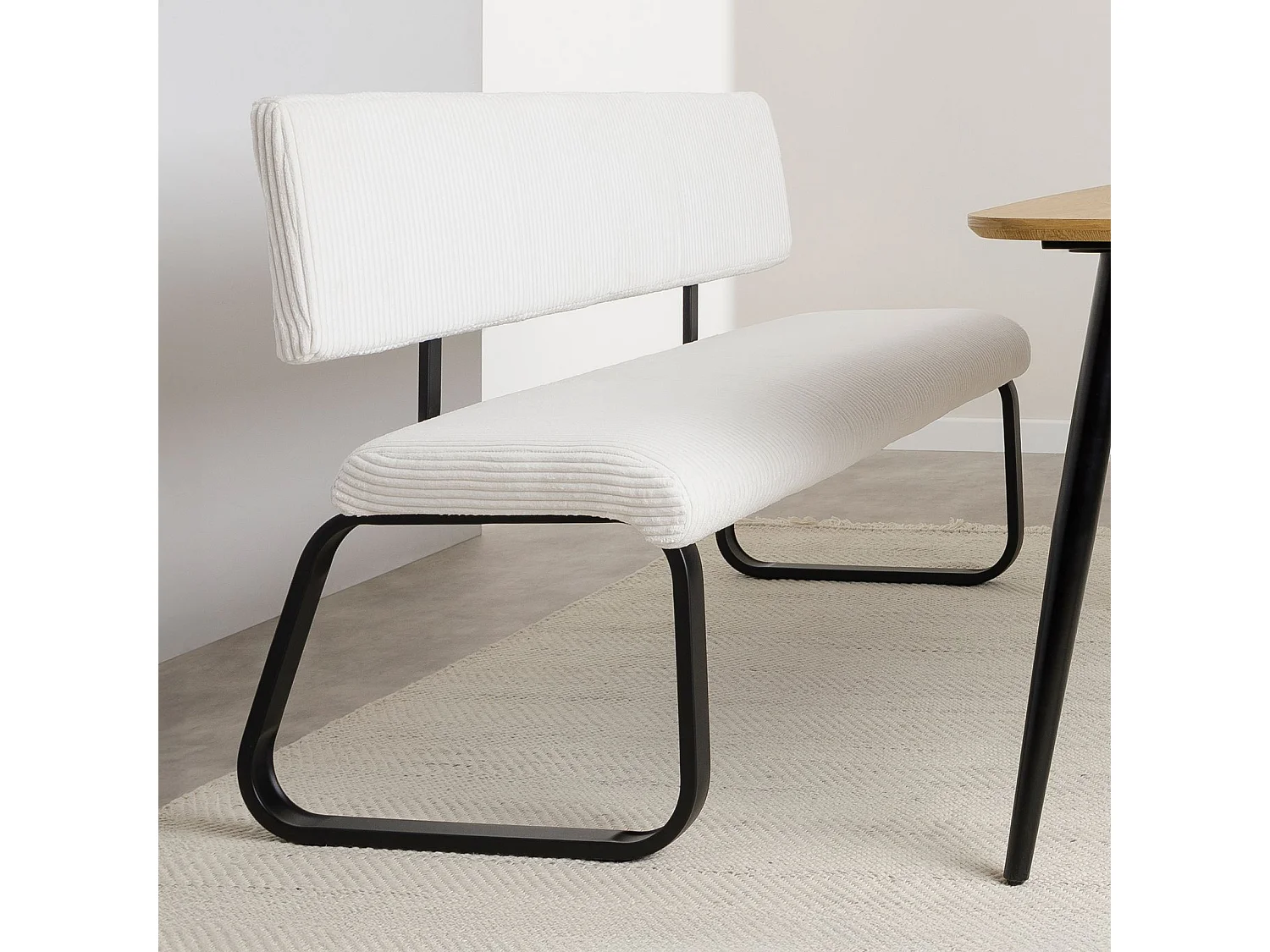 Banc de salle à manger MATESE L 135 cm en velours côtelé blanc avec dossier structure métal, 3 places, assise rembourrée