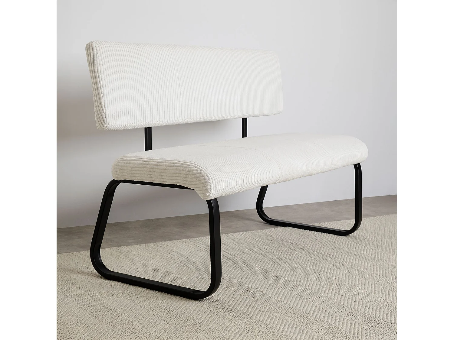 Banc de salle à manger MATESE L 135 cm en velours côtelé blanc avec dossier structure métal, 3 places, assise rembourrée