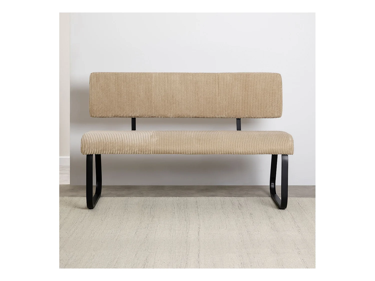 Banc de salle à manger MATESE L 135 cm en velours côtelé beige avec dossier structure métal, 3 places, blanc assise rembourrée