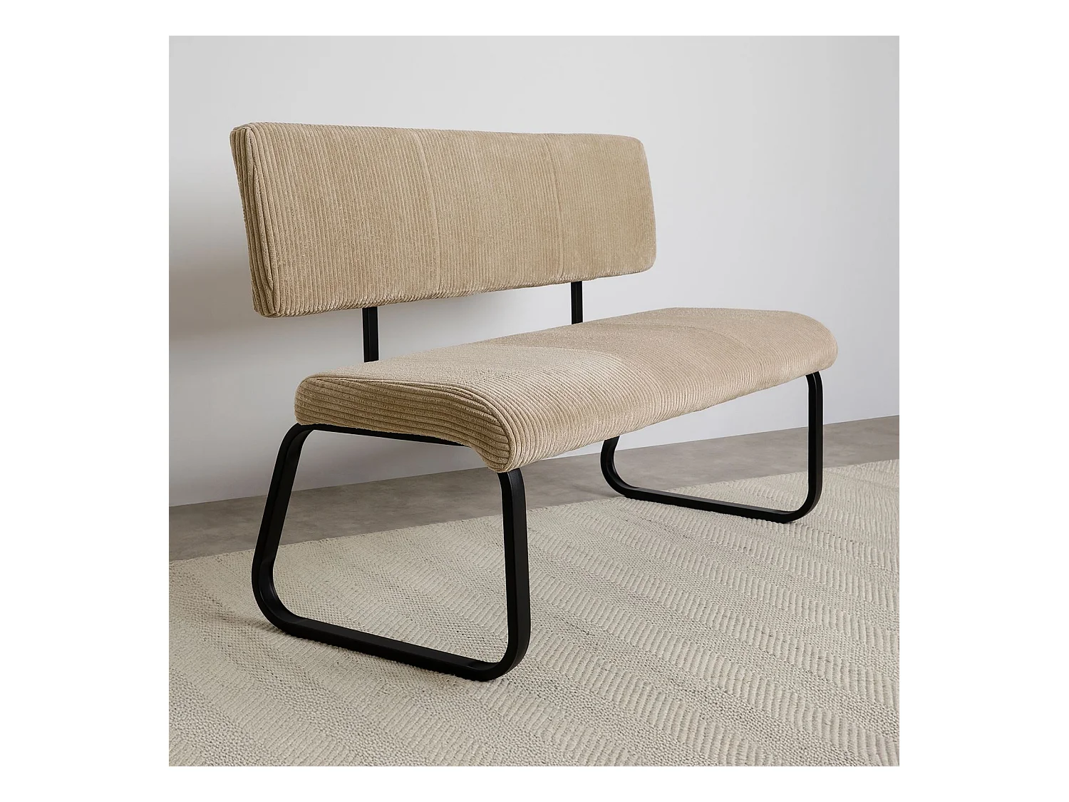 Banc de salle à manger MATESE L 135 cm en velours côtelé beige avec dossier structure métal, 3 places, blanc assise rembourrée