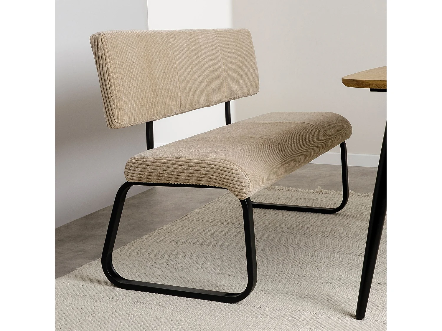 Banc de salle à manger MATESE L 135 cm en velours côtelé beige avec dossier structure métal, 3 places, blanc assise rembourrée