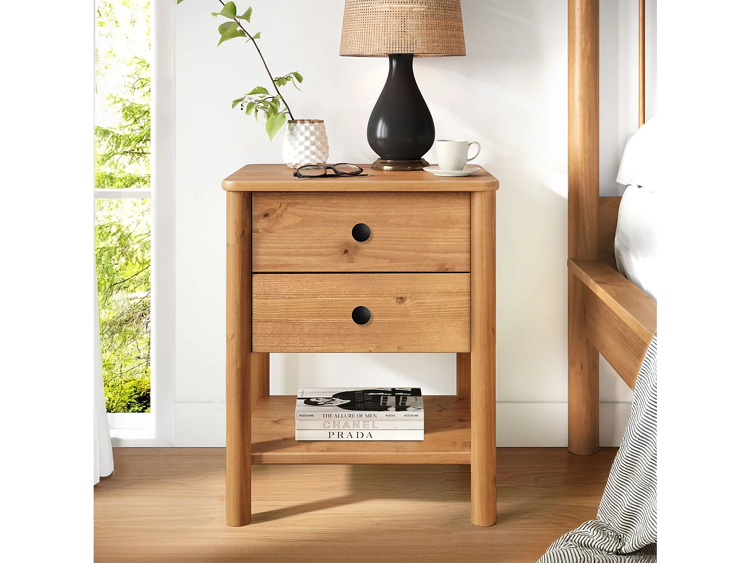 Table de chevet APOANA H 54 cm en Bois massif coloris chêne avec 2 Tiroirs et 1 Étagère inférieure