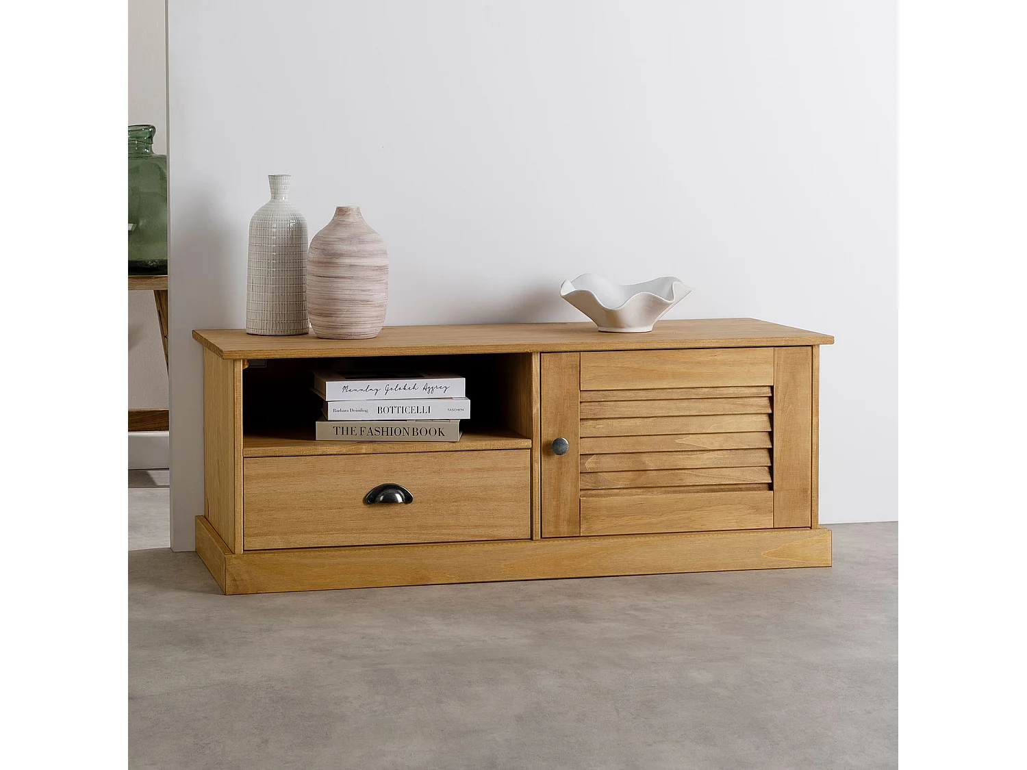 Meuble TV VENETA L 106 cm en bois massif coloris naturel avec 1 porte battante et 1 tiroir