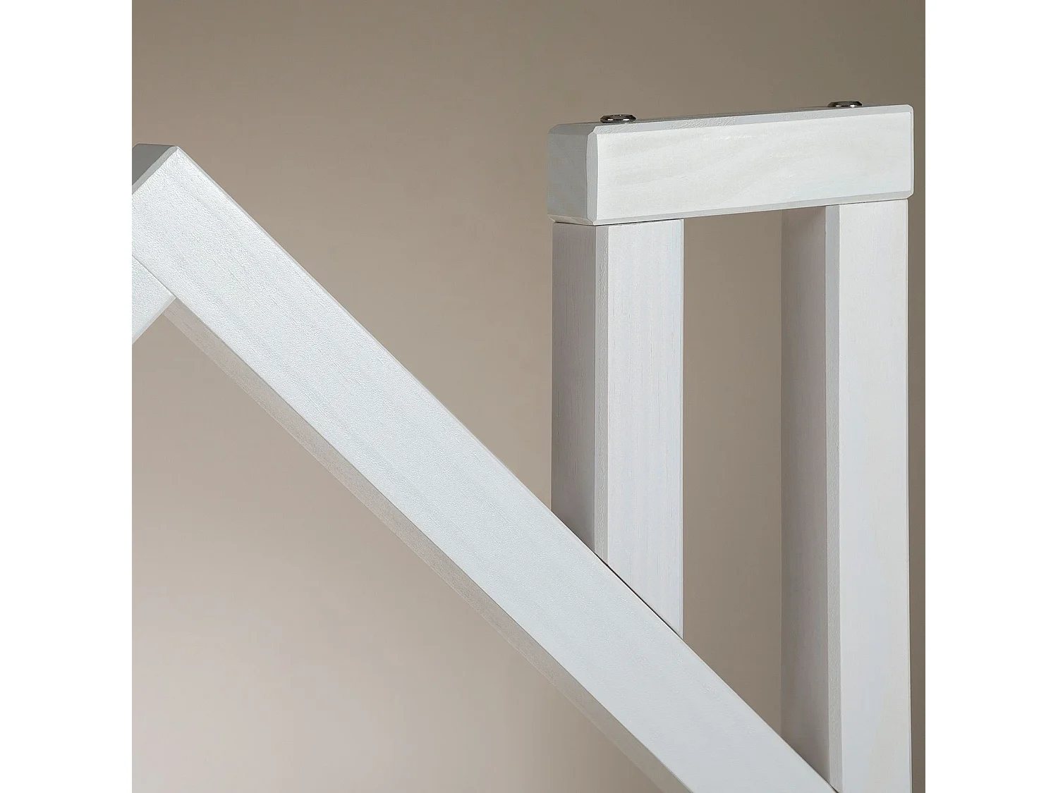 Étagère enfant LENISE en pin massif, meuble rangement chambre enfant en forme de maison en bois lasuré blanc