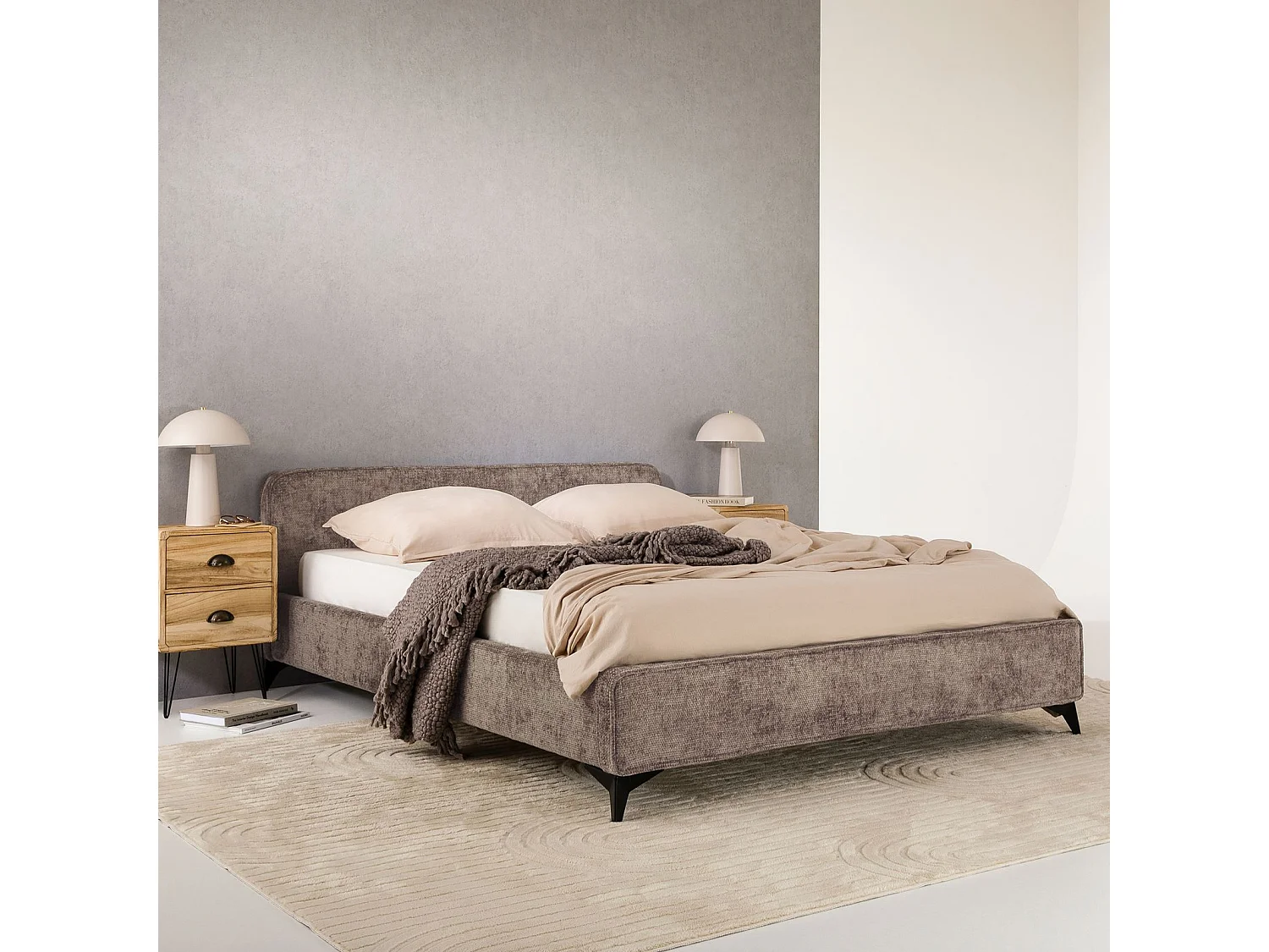Lit double LEVERDA 140x190 cm, Revêtement en tissu, Lit style moderne pour 2 personnes, Cadre de lit avec sommier inclus, Brun