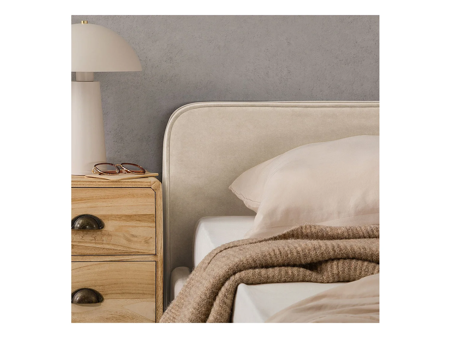 Lit double RAVELLO 140x190 cm, Revêtement en tissu, Lit style moderne pour 2 personnes, Cadre de lit avec sommier inclus, Beige