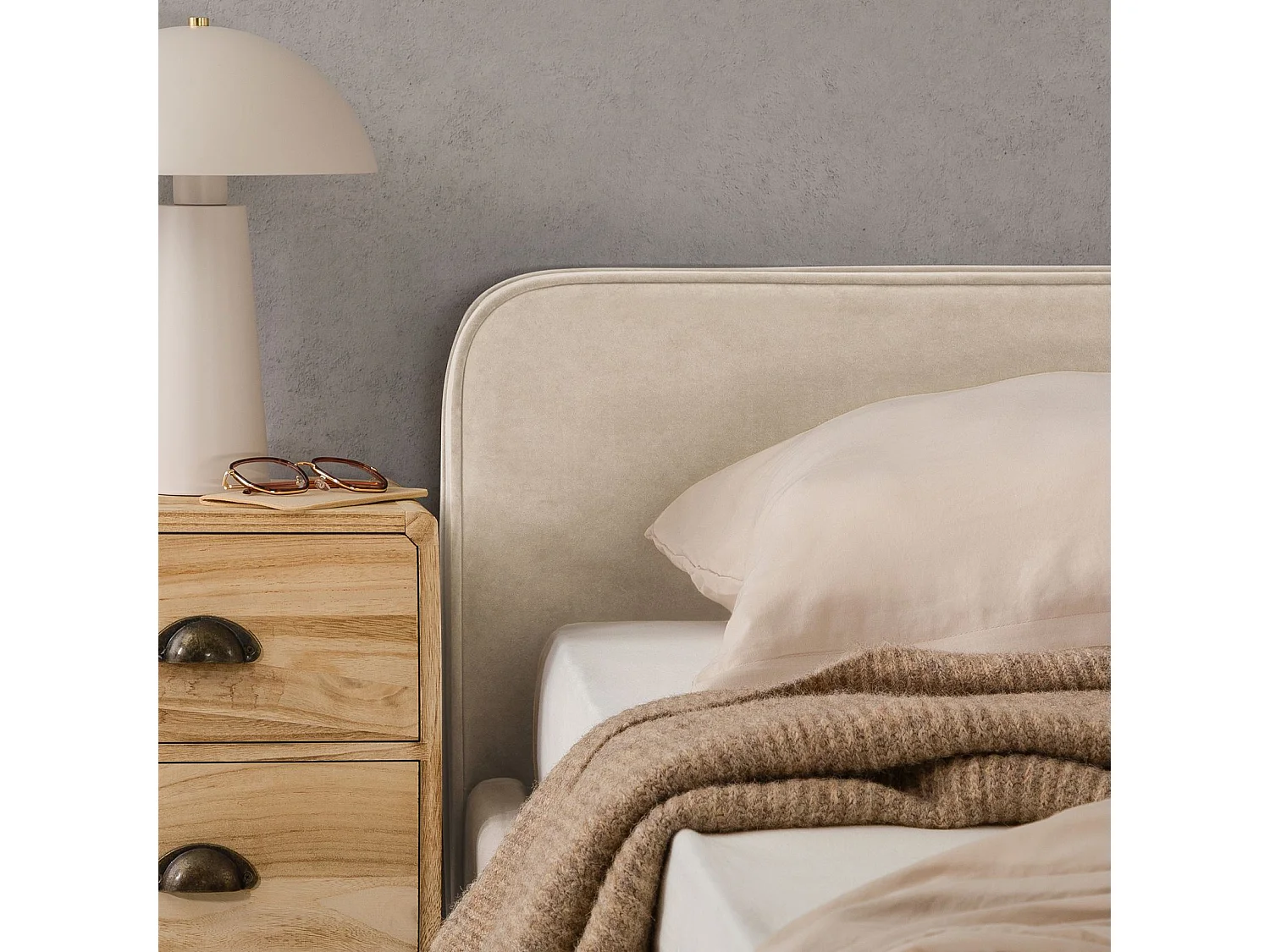 Lit double RAVELLO 140x190 cm, Revêtement en tissu, Lit style moderne pour 2 personnes, Cadre de lit avec sommier inclus, Beige