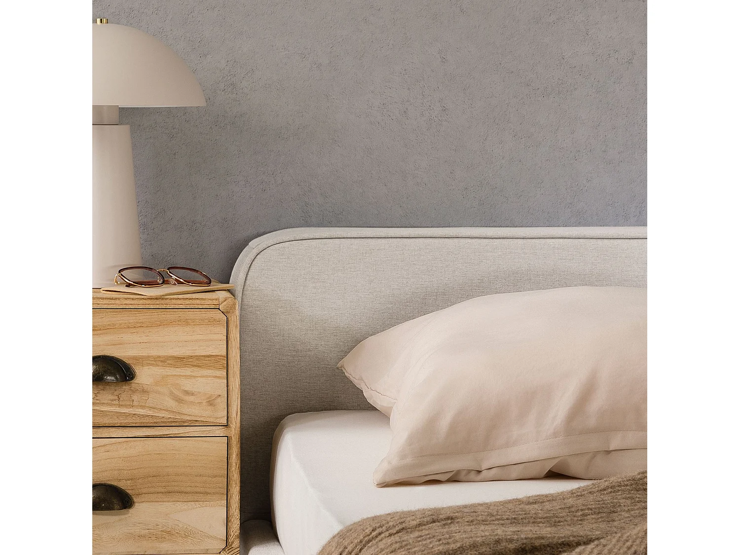 Lit double BELARTI 140x190 cm, Revêtement en tissu Beige, Lit style moderne pour 2 personnes, Cadre avec sommier inclus