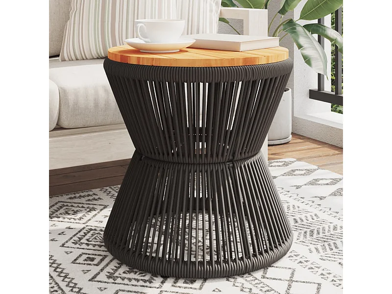 Mesa de centro con base de alambre negro fabricada en madera maciza de acacia.