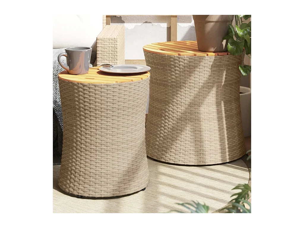 stuks tuintafels met beige houten blad en polyrotan