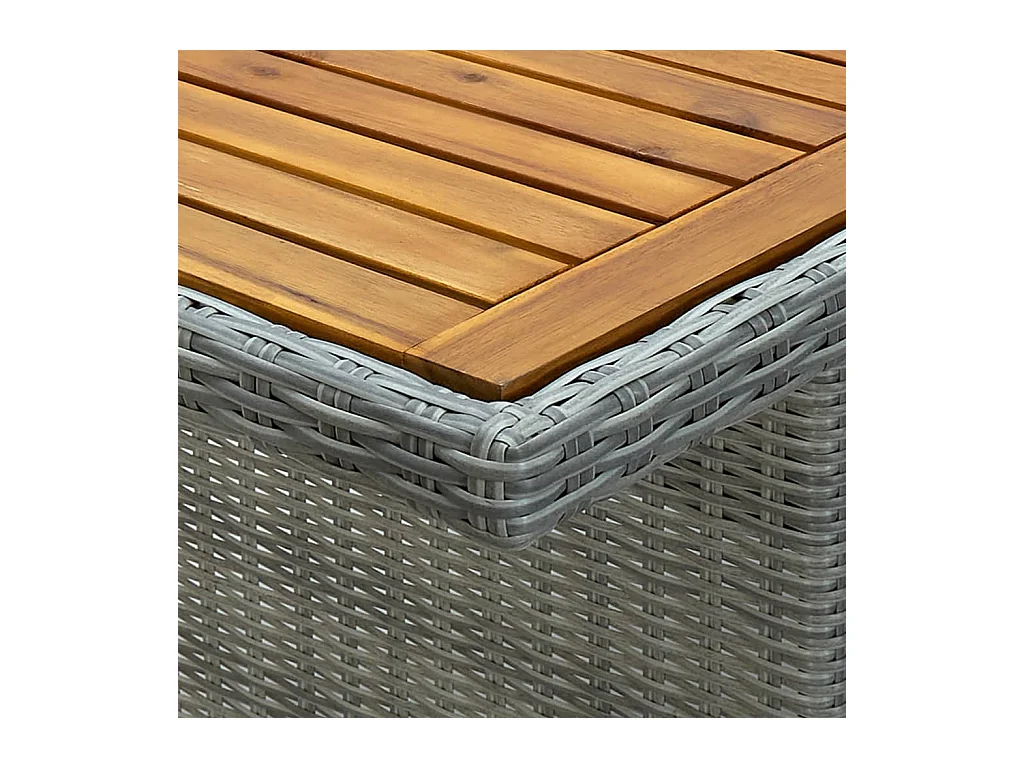 Lichtgrijze tuintafel van riet en acaciahout