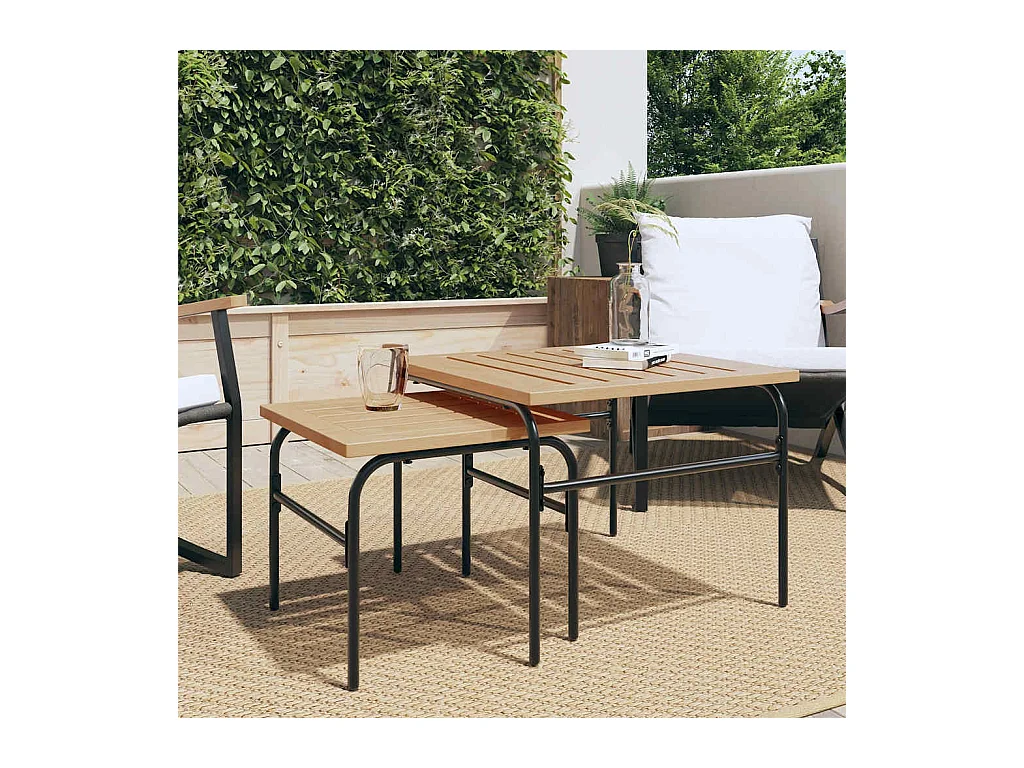 stuks in elkaar passende tuintafels van bruin en zwart staal