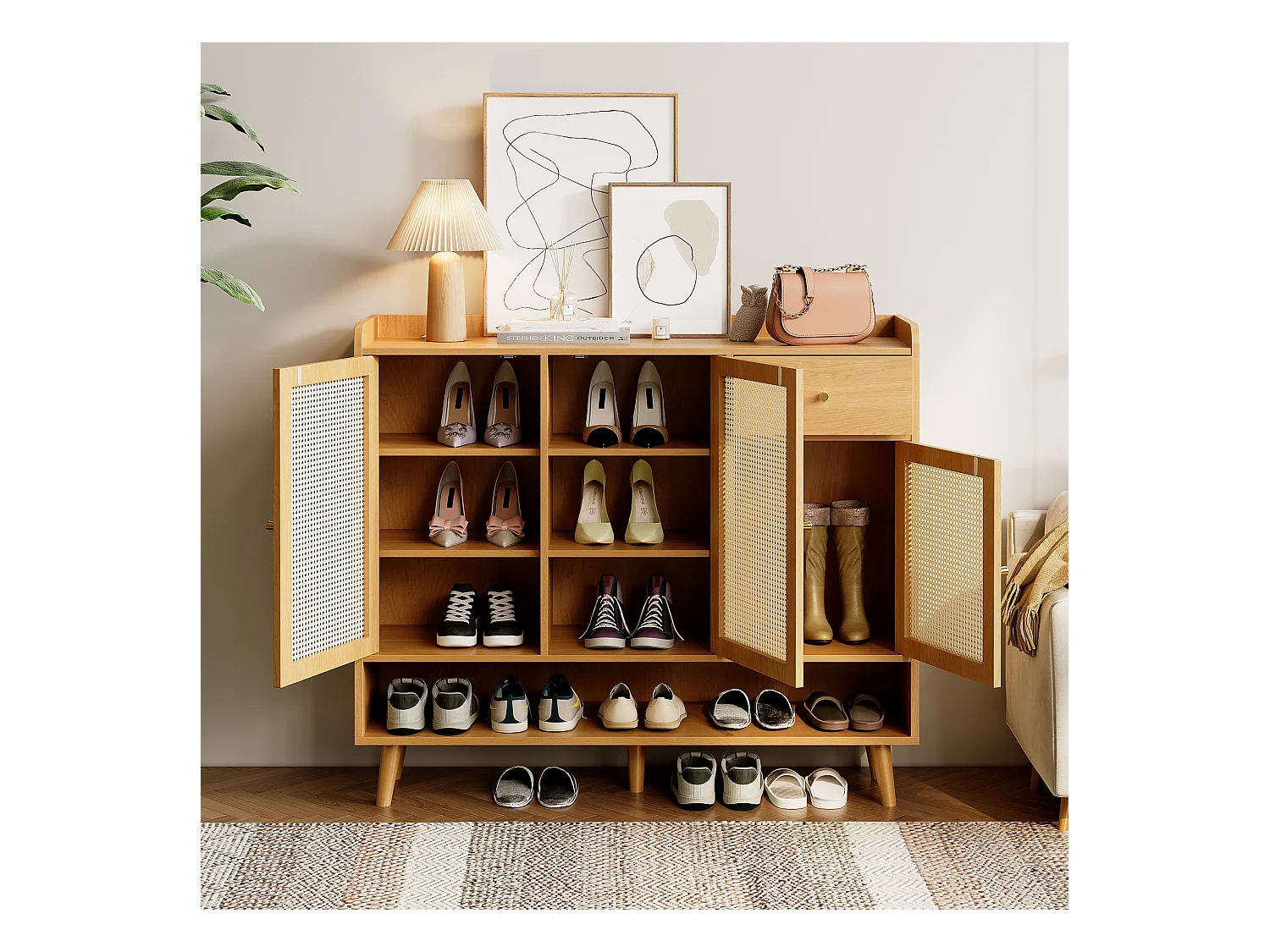 Armoire à chaussures en rotin naturel avec 3 portes, 1 tiroir et 5 étagères, avec poignées métalliques et pieds en bois massif (120x35x106 cm)