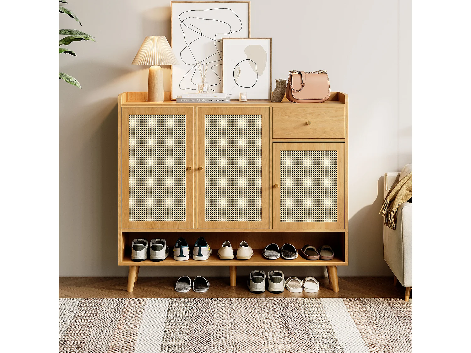 Schoenenkast van natuurlijk rotan met 3 deuren, 1 lade en 5 planken, met metalen handgrepen en poten van massief hout (120x35x106 cm)