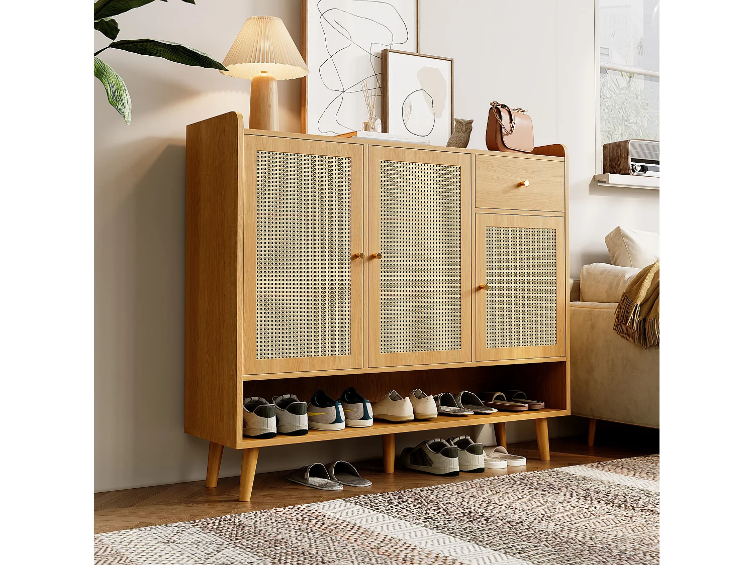 Schoenenkast van natuurlijk rotan met 3 deuren, 1 lade en 5 planken, met metalen handgrepen en poten van massief hout (120x35x106 cm)