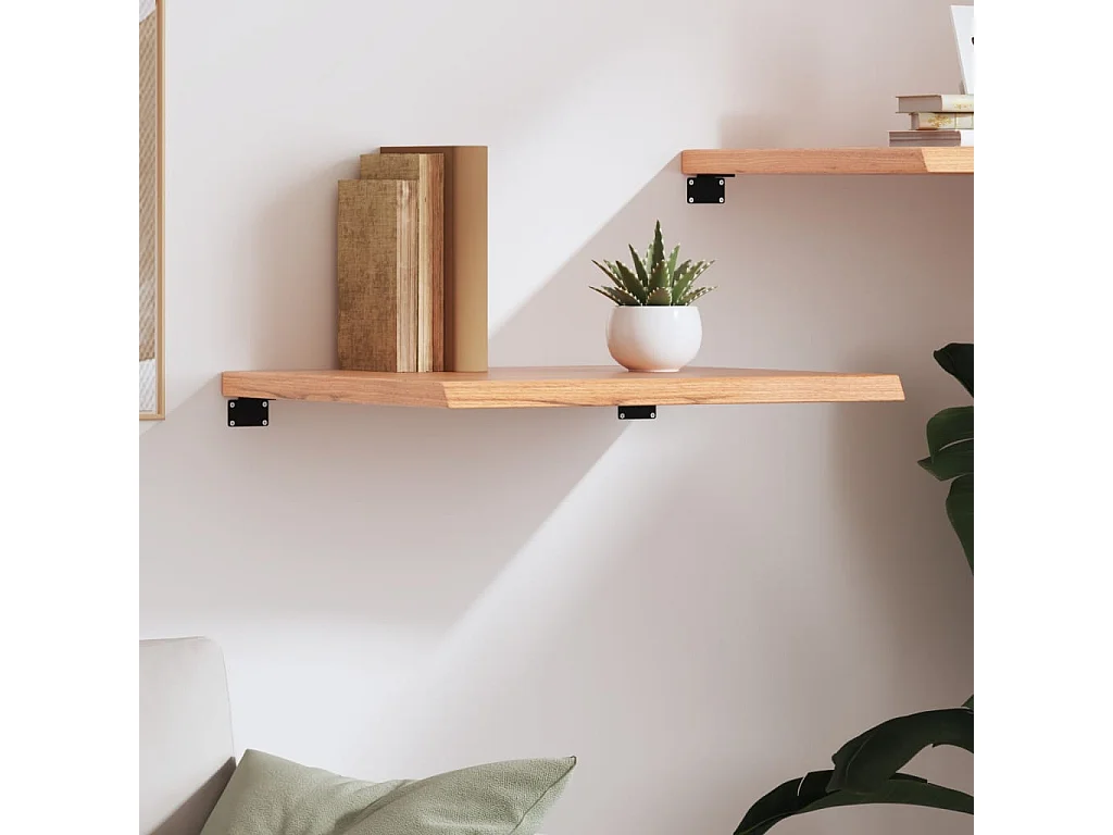 Lichtbruine wandplank van massief behandeld eikenhout