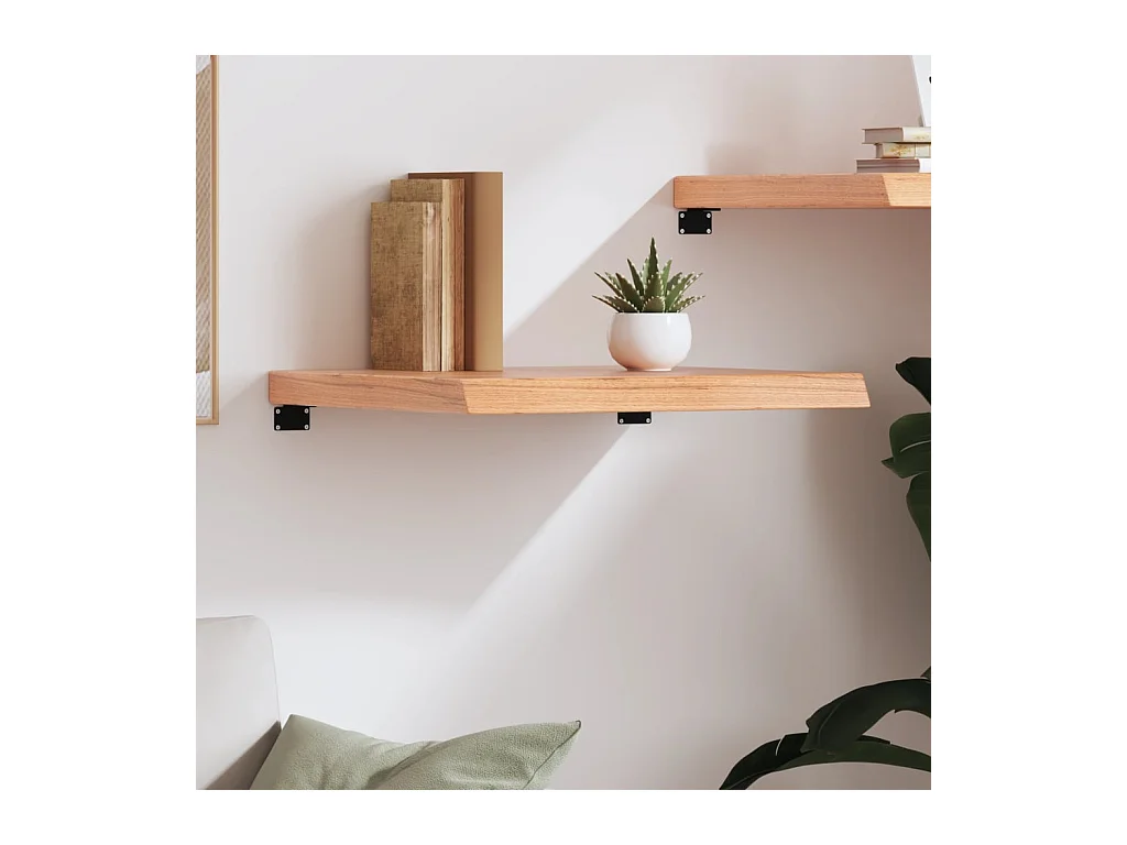 Lichtbruine wandplank van massief behandeld eikenhout