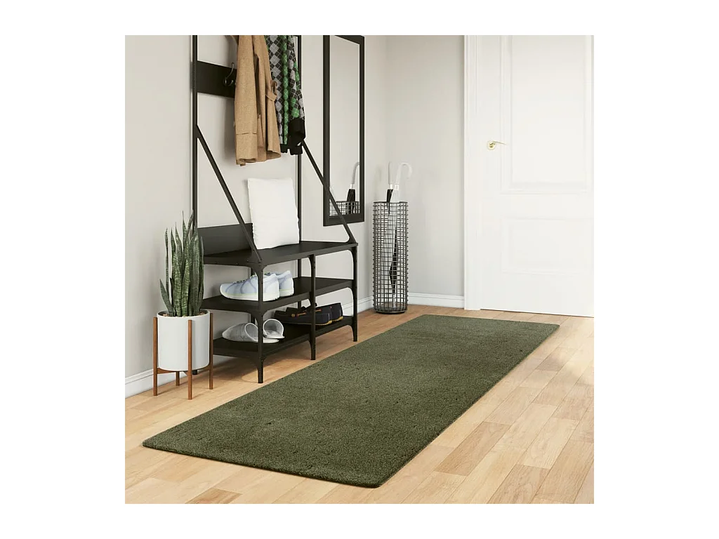 Alfombra HUARTE de pelo corto suave y lavable verde bosque 80x250cm
