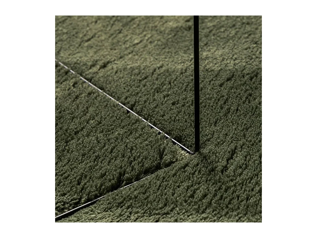 Alfombra HUARTE de pelo corto suave y lavable color verde bosque 160x160 cm