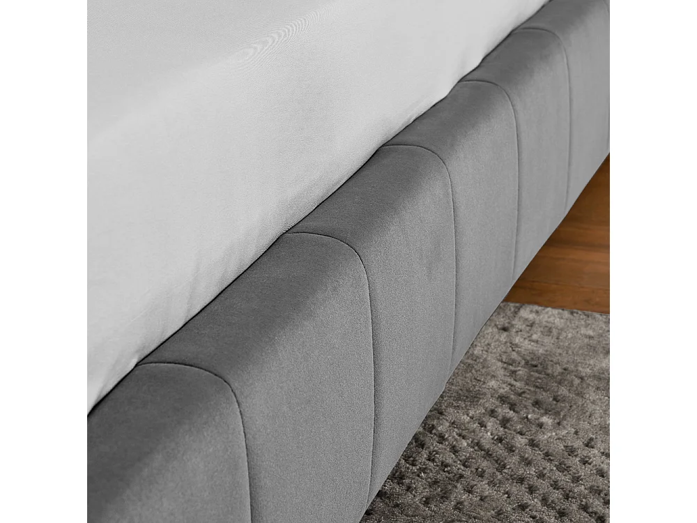 Lit double 140x200 cm, design L avec tête de lit haute, velours doux, cadre en eucalyptus et métal, gris foncé (140x200x70 cm)