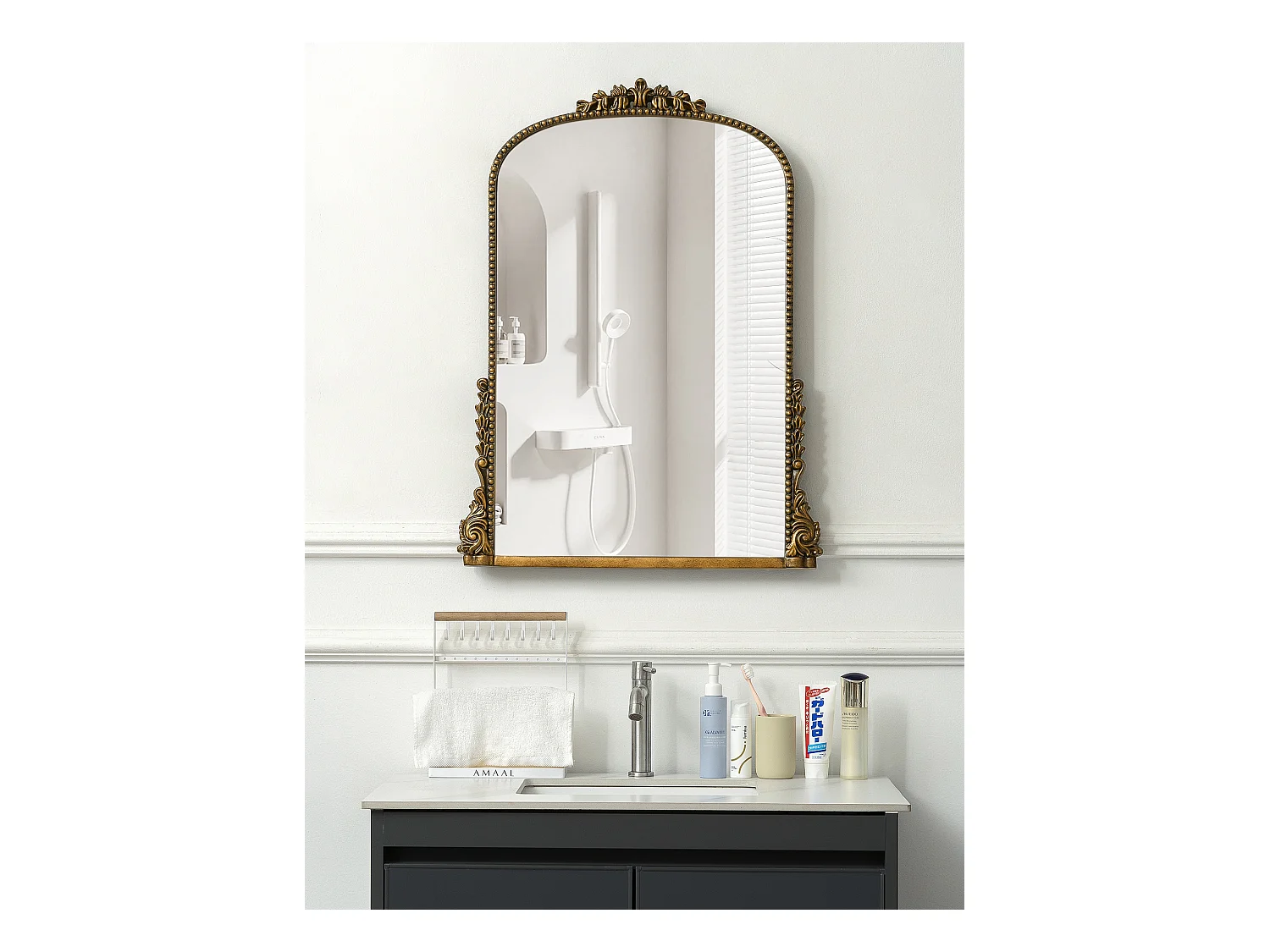 Specchio da parete ad arco vintage, cornice barocca decorata, specchio e resina, oro antico (80x4,5x59 cm)