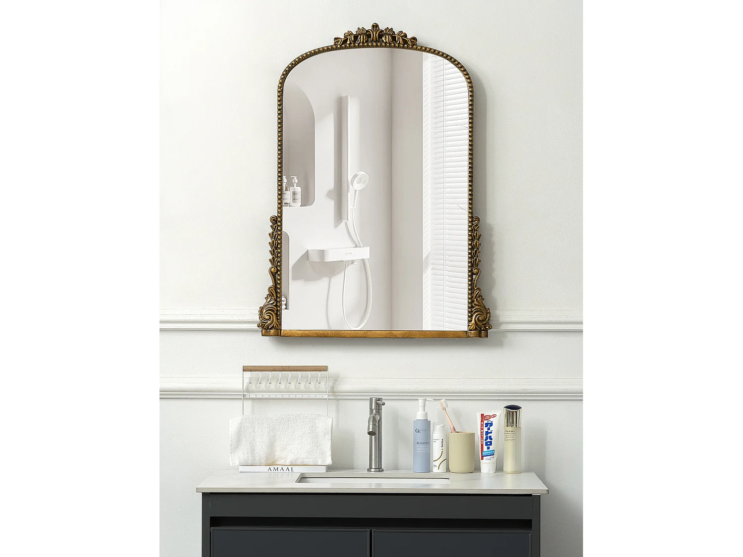 Miroir mural arqué vintage, cadre baroque orné, miroir et résine, or antique (80x4.5x59 cm)