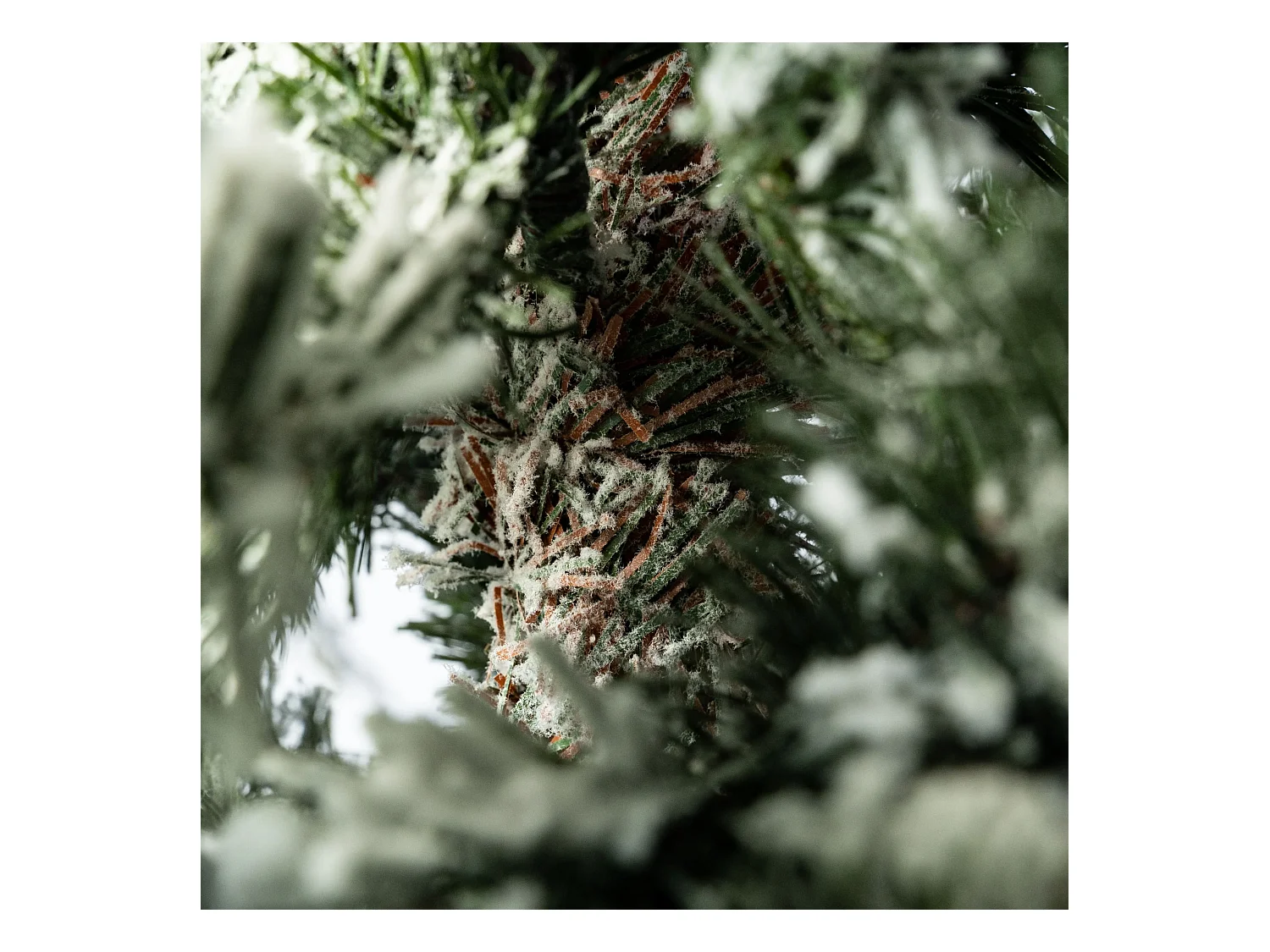 Albero di Natale Slim innevato "Snowflake" in PE effetto real touch + PVC + flock 240 cm