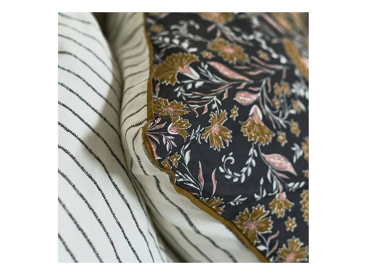 Parure de lit 220 x 240 + 2 taies d oreiller 63 x 63