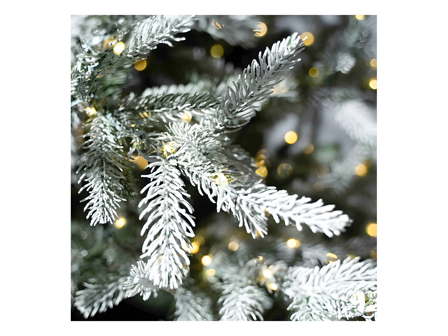 Beschneiter "Cristalgem" Weihnachtsbaum mit LED und Zauberstab in PE Real Touch Effekt + PVC + Flock 210 cm