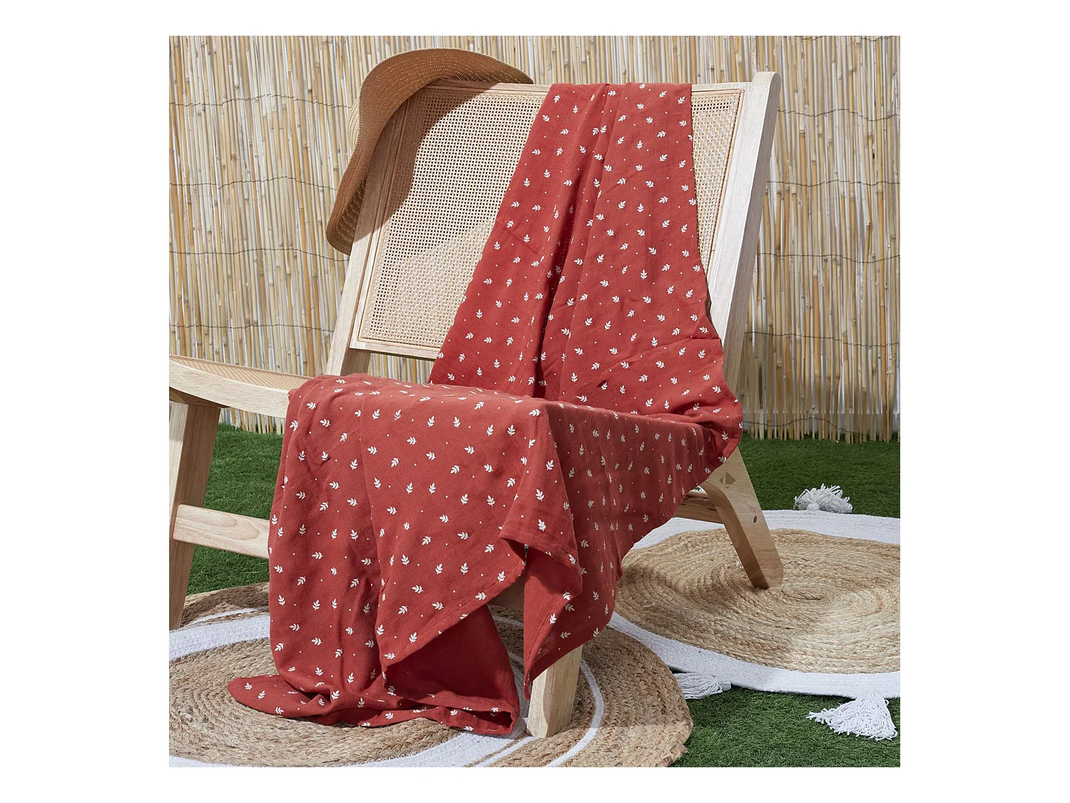 Plaid 120x150 cm LUCIE gaze de coton motif feuilles rouge